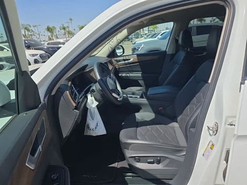 Used 2024 Volkswagen Atlas SE FWD image 9
