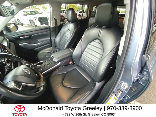 Used 2022 Toyota Highlander XLE AWD/4WD image 11