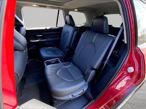 Used 2024 Toyota Grand Highlander Platinum image 16