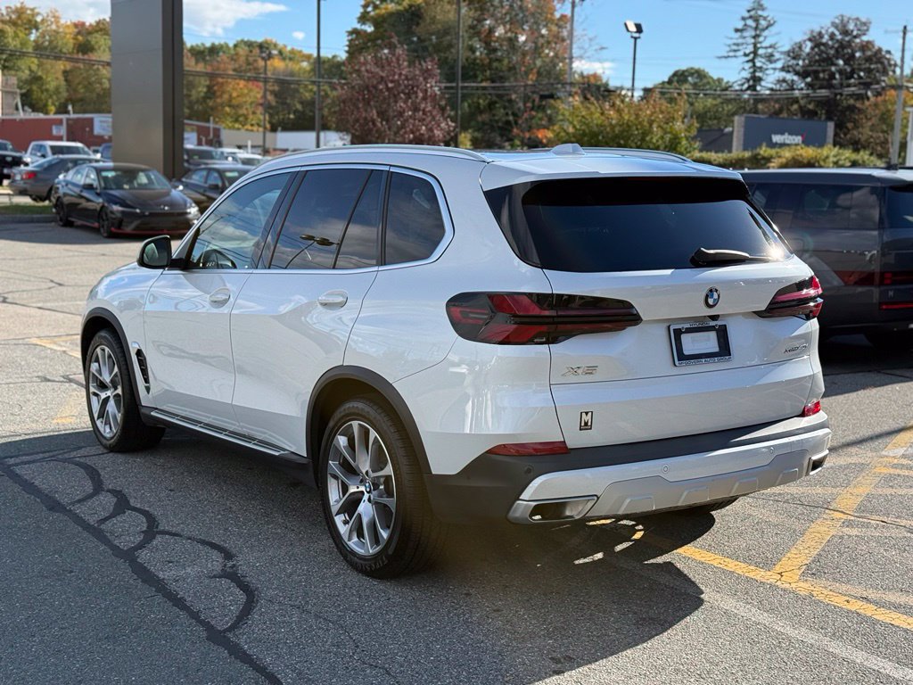 Used 2024 BMW X5 xDrive40i w/ Premium Package AWD/4WD image 3