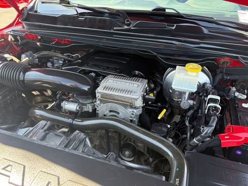Used 2024 RAM 1500 Laramie AWD/4WD image 9