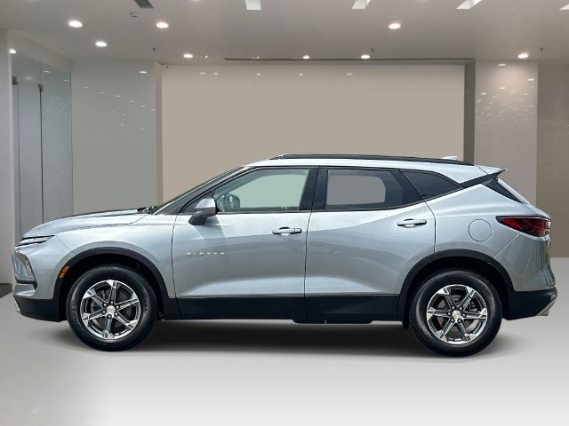 Used 2024 Chevrolet Blazer LT w/ Convenience Package FWD image 3