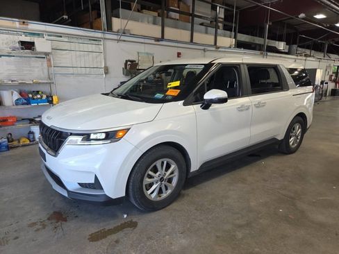Used 2024 Kia Carnival LX FWD image 12