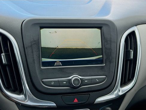 Used 2019 Chevrolet Equinox LS FWD image 10
