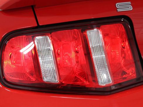 Used 2011 Ford Mustang Shelby GT500 w/ SVT Performance Pkg RWD image 17