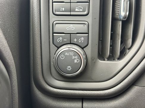 Used 2022 Chevrolet Silverado 1500 Custom image 33