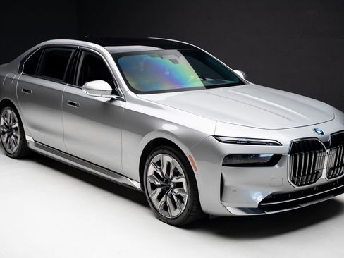 Used 2023 BMW i7 xDrive60 w/ Executive Package 2 AWD/4WD image 41