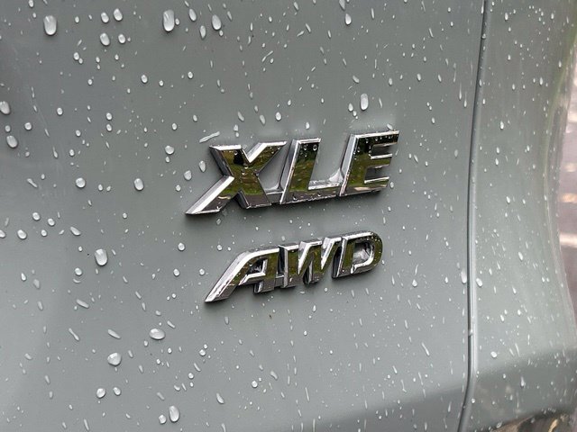 Used 2021 Toyota RAV4 XLE w/ Convenience Package AWD/4WD image 13