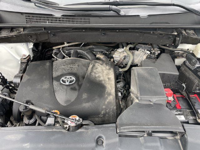Used 2019 Toyota Highlander XLE AWD/4WD image 32