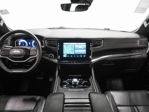 Used 2023 Jeep Wagoneer Series III w/ Preferred Equipment Group image 15