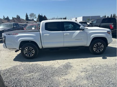 Used 2023 Toyota Tacoma TRD Sport w/ Advanced Technology Package image 9