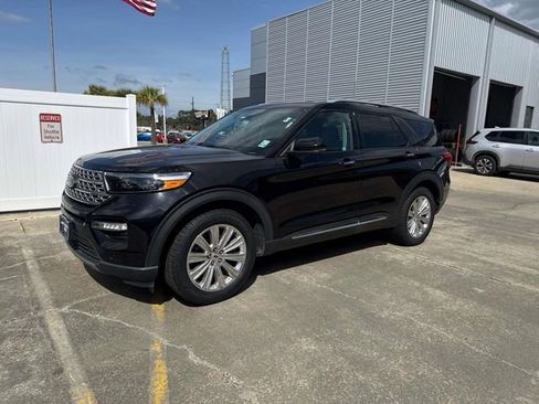 Used 2022 Ford Explorer Limited w/ Equipment Group 301A image 2