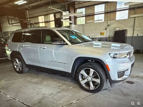 Used 2021 Jeep Grand Cherokee L Limited RWD image 3