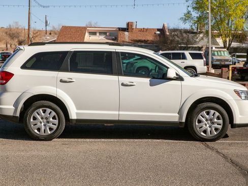 Used 2019 Dodge Journey SE image 4
