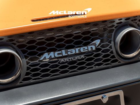 Used 2023 McLaren Artura RWD image 22