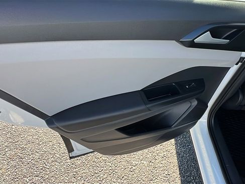 Used 2022 Volkswagen Taos SE image 19