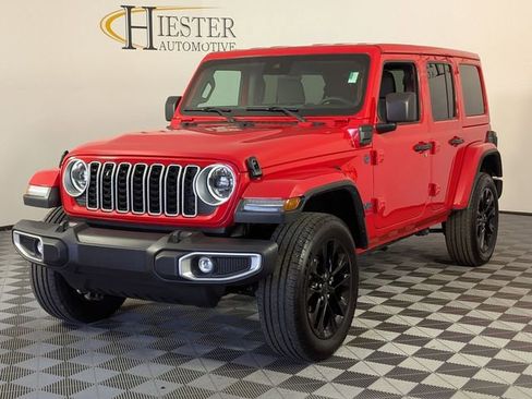 Used 2025 Jeep Wrangler Unlimited Sahara w/ Safety Group AWD/4WD image 4