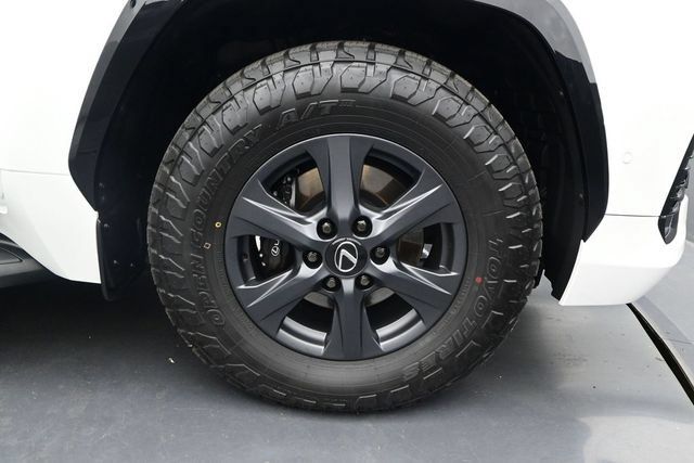 Used 2025 Lexus LX 700h Overtrail AWD/4WD image 18