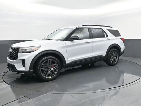 New 2026 Ford Explorer ST-Line w/ ST-Line Street Pack image 2