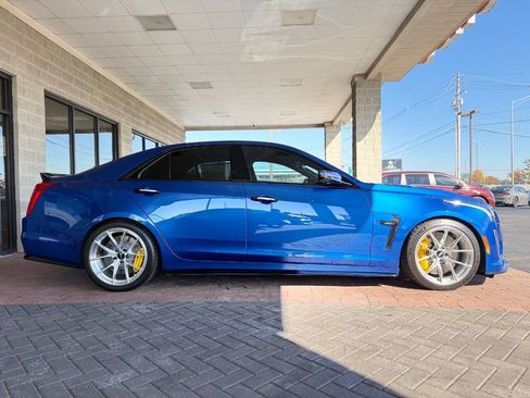 Used 2018 Cadillac CTS V w/ Luxury Package RWD image 19