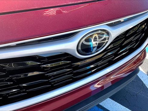 Used 2021 Toyota Highlander XLE image 33