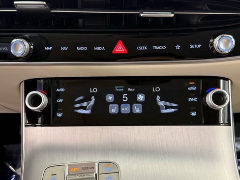 Used 2026 Genesis GV70 2.5T Select image 31