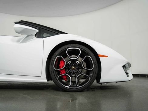 Used 2019 Lamborghini Huracan LP 580-2 RWD image 11