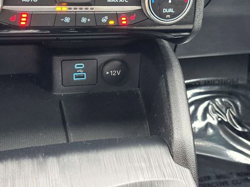 Used 2022 Ford Escape SE w/ Cold Weather Package FWD image 27