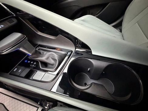 Certified 2025 Hyundai Elantra Limited image 17