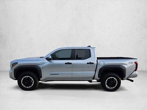 Used 2024 Toyota Tacoma TRD Off-Road AWD/4WD image 9