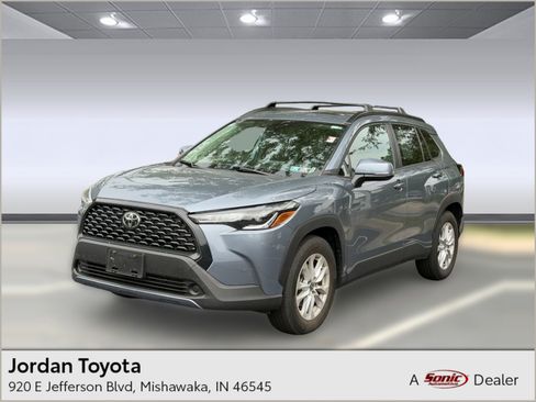 Used 2022 Toyota Corolla Cross LE w/ Moonroof Package AWD/4WD image 1
