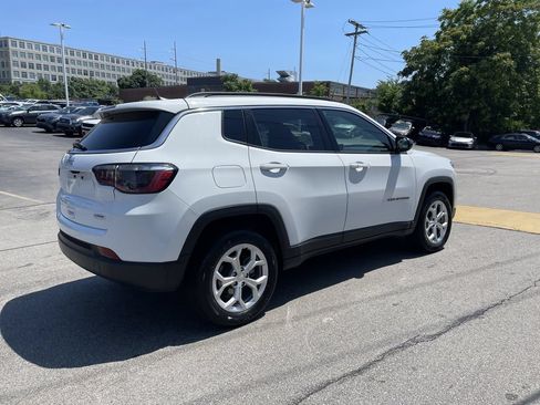 Used 2024 Jeep Compass Latitude AWD/4WD image 8