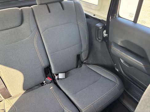 Used 2025 Jeep Wrangler Unlimited Sahara AWD/4WD image 37