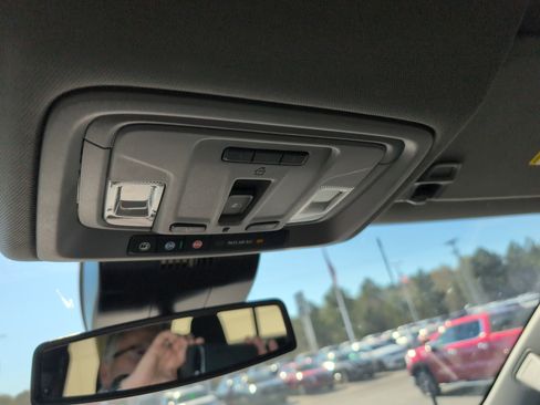 Used 2025 GMC Sierra 2500 SLT w/ SLT Premium Package image 27