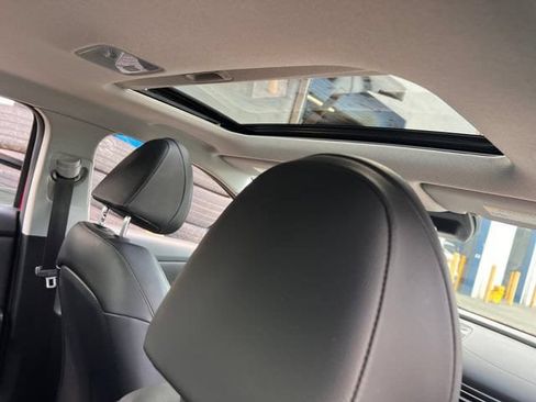 Used 2022 Hyundai Elantra Limited FWD image 31