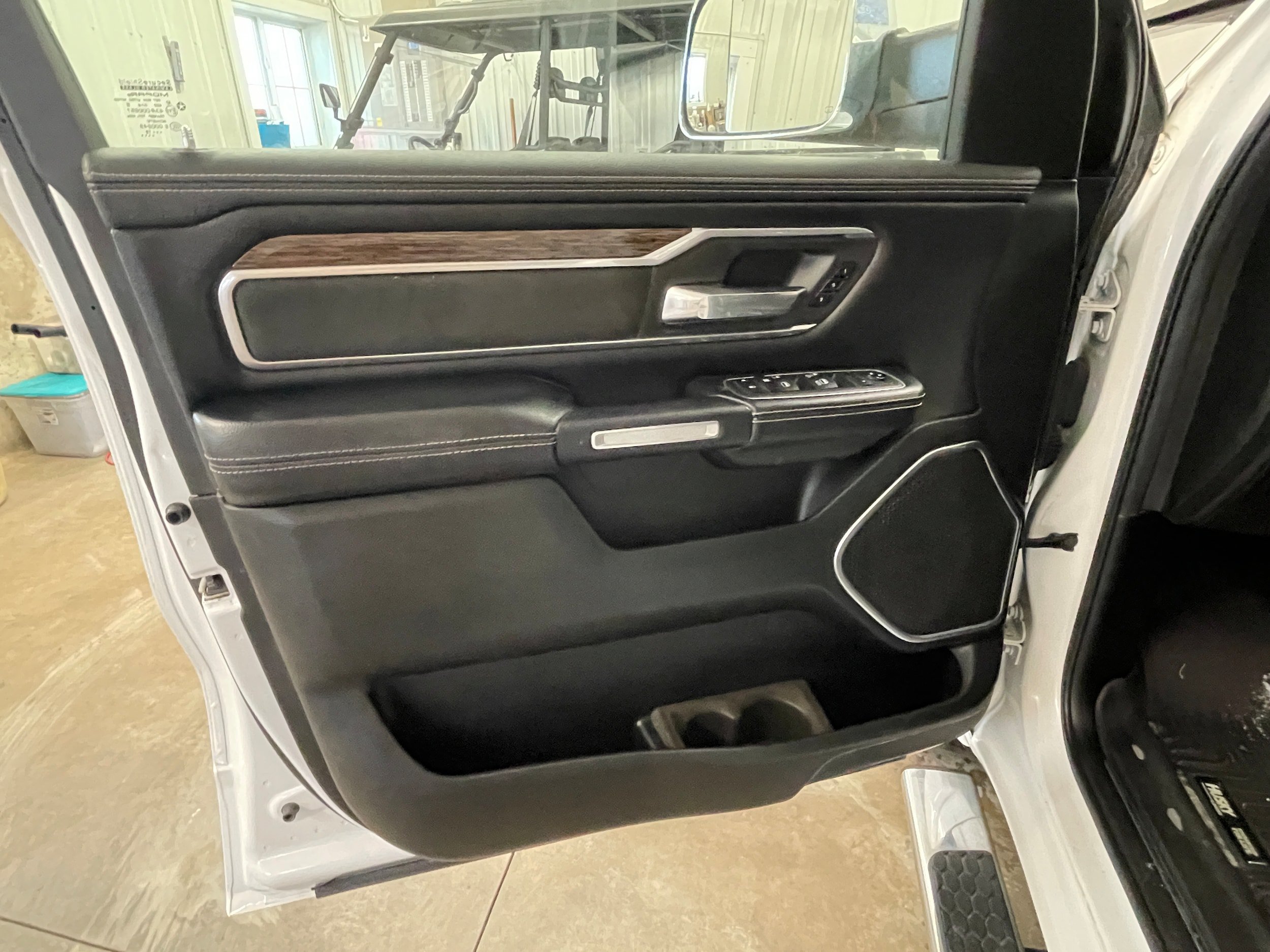 Used 2019 RAM 1500 Laramie AWD/4WD image 10