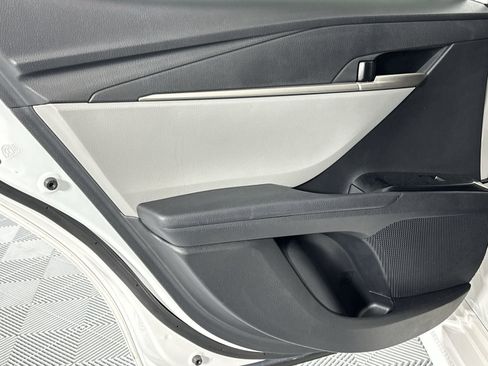 Used 2025 Toyota Camry SE w/ Convenience Package image 29