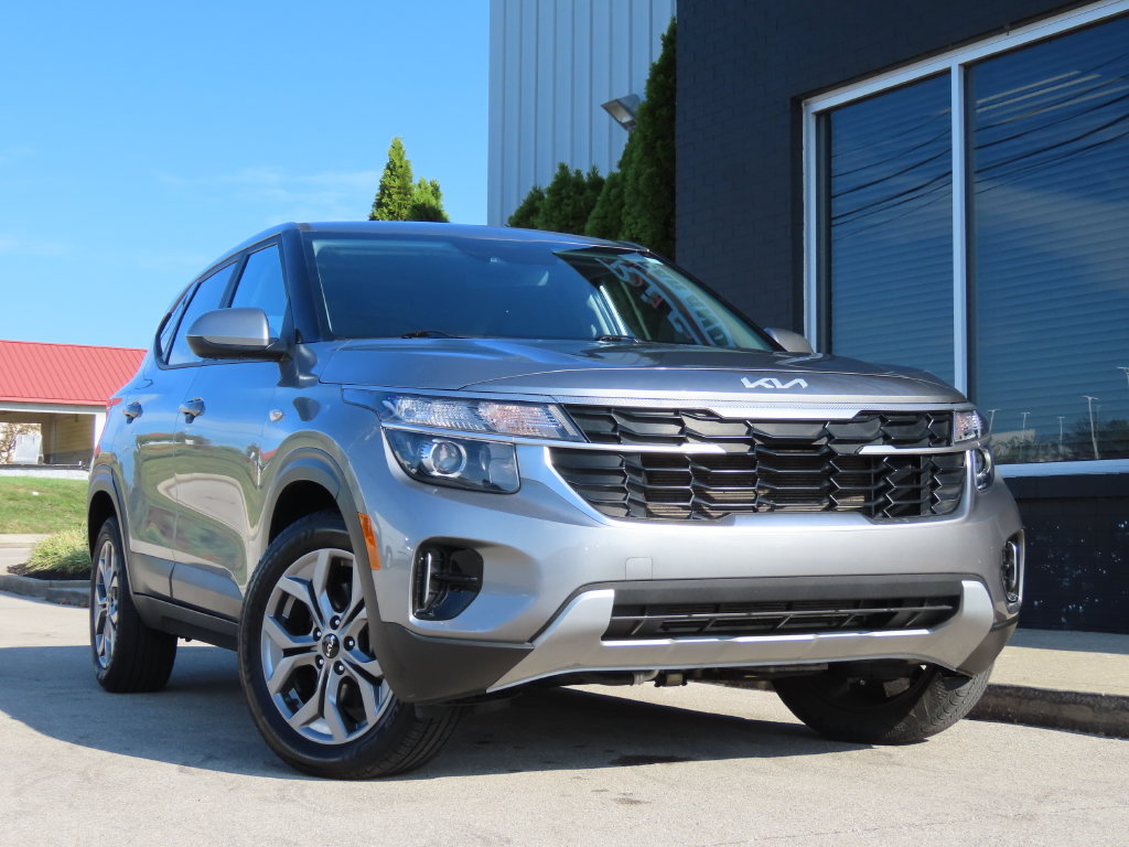 Used 2024 Kia Seltos LX AWD/4WD image 1