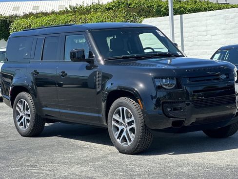 New 2024 Land Rover Defender 130 X-Dynamic SE image 7