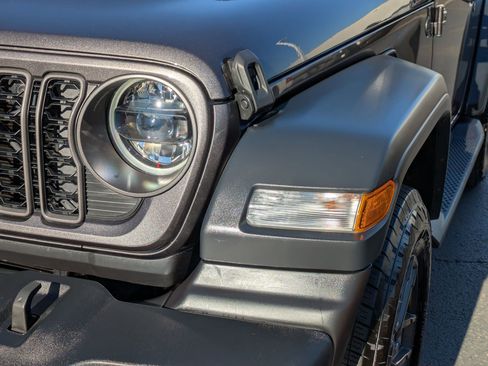 Used 2024 Jeep Wrangler Sport S image 10