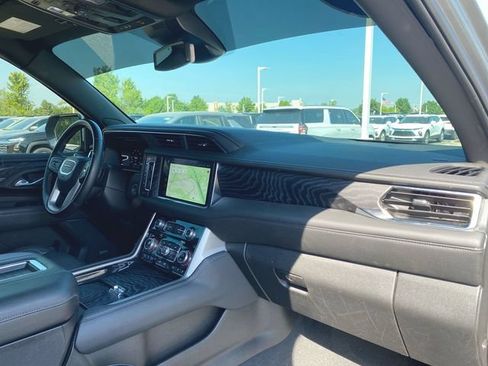 Used 2024 GMC Yukon Denali AWD/4WD image 30