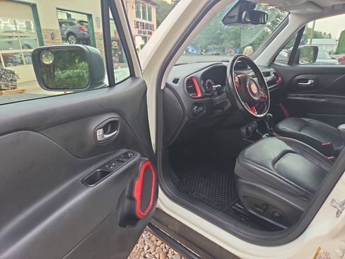 Used 2018 Jeep Renegade Trailhawk AWD/4WD image 15