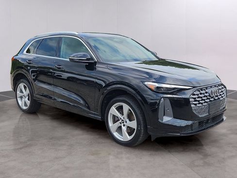 Certified 2025 Audi Q5 Premium Plus w/ Premium Plus AWD/4WD image 3