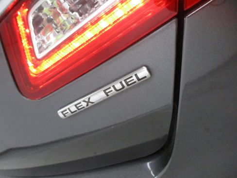 Used 2017 Ford Taurus SE FWD image 11