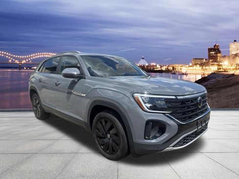 Certified 2025 Volkswagen Atlas Cross Sport SE w/ Panoramic Sunroof Package AWD/4WD image 4