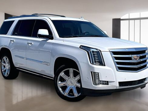 Used 2019 Cadillac Escalade Premium Luxury AWD/4WD image 11