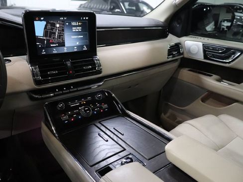 Used 2021 Lincoln Navigator Reserve w/ Luxury Package image 31