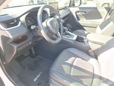 Used 2022 Toyota RAV4 Limited image 16
