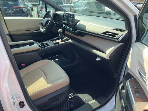 Used 2023 Toyota Sienna XLE image 16