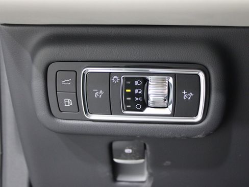 Used 2025 Lincoln Nautilus Premier AWD/4WD image 8